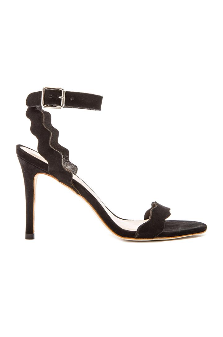 Amelia Heel