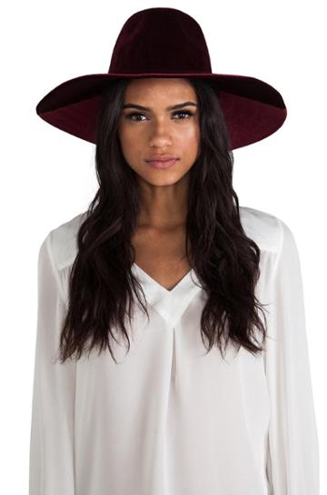 Unif Lore Hat In Red