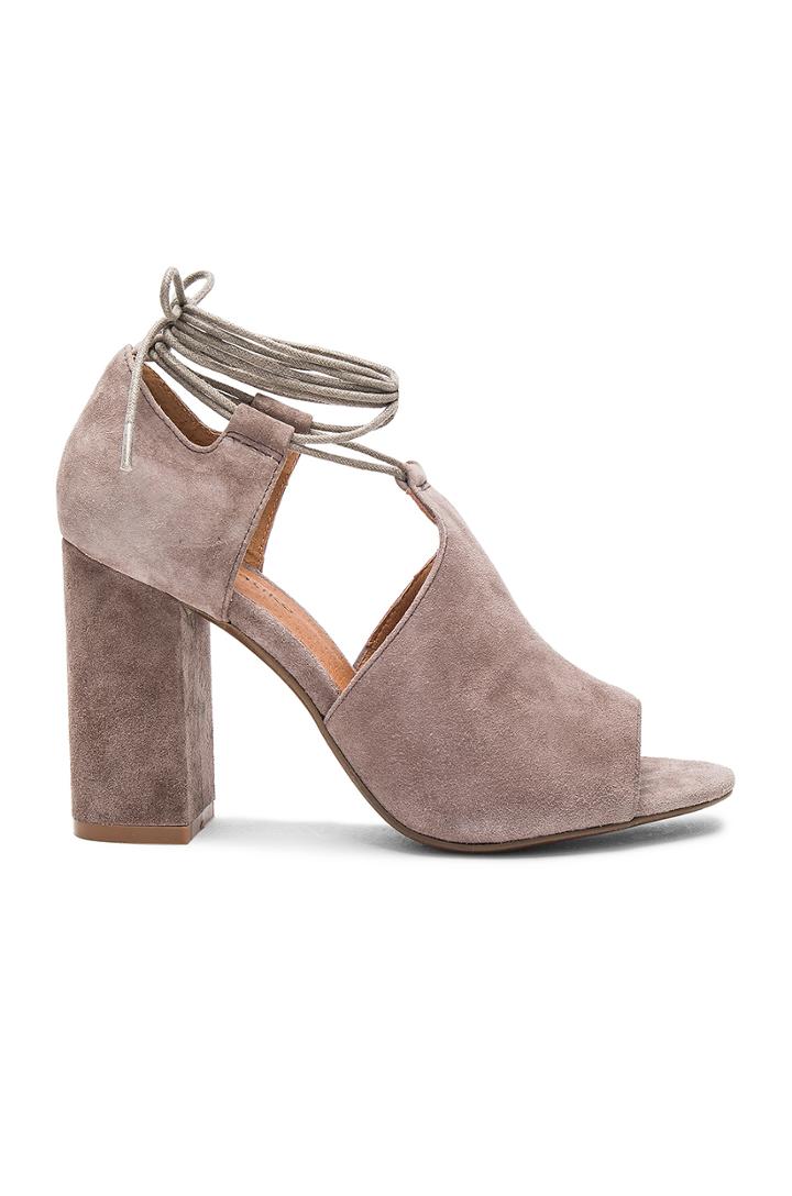 Cherine Heel