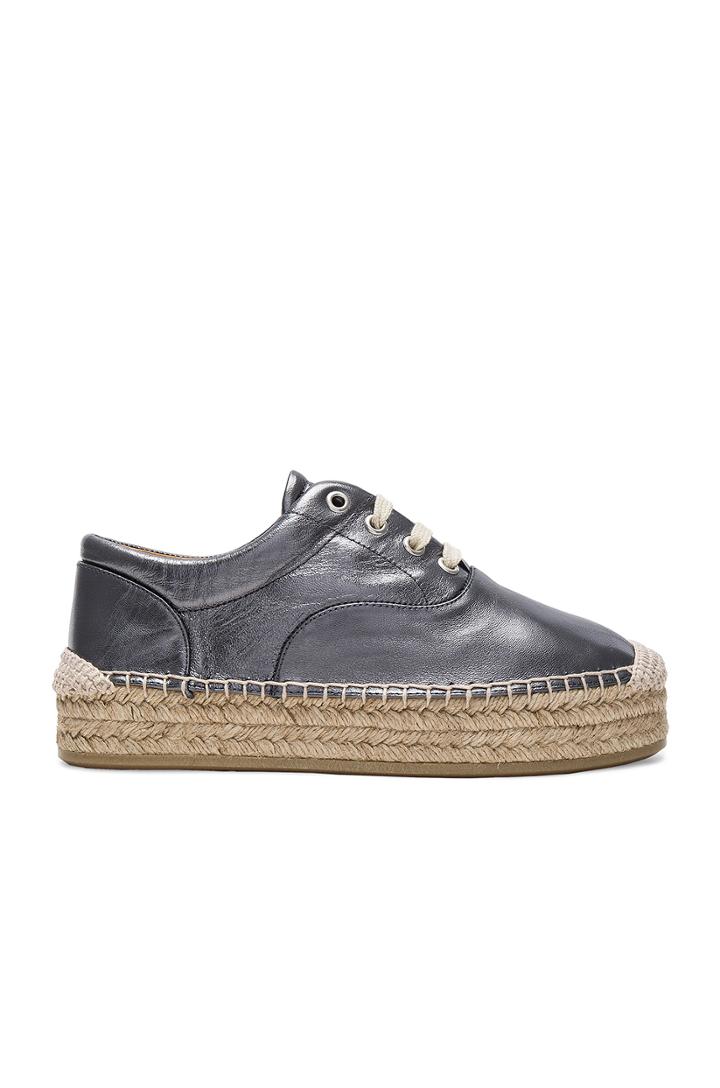 Low Top Sneaker