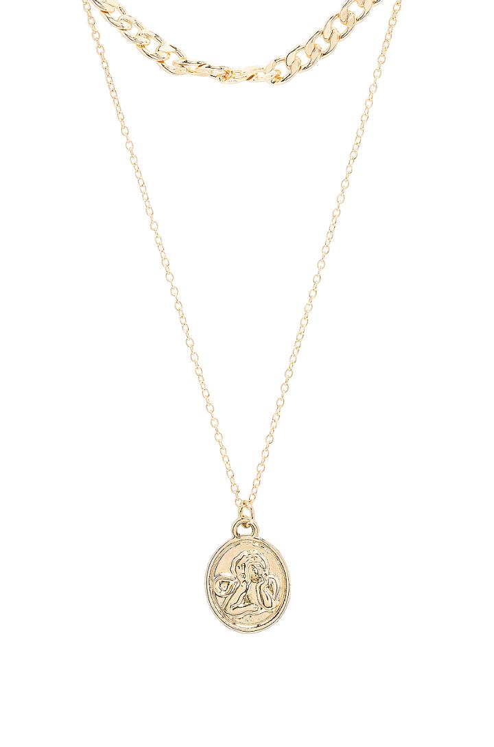 Amira Lariat
