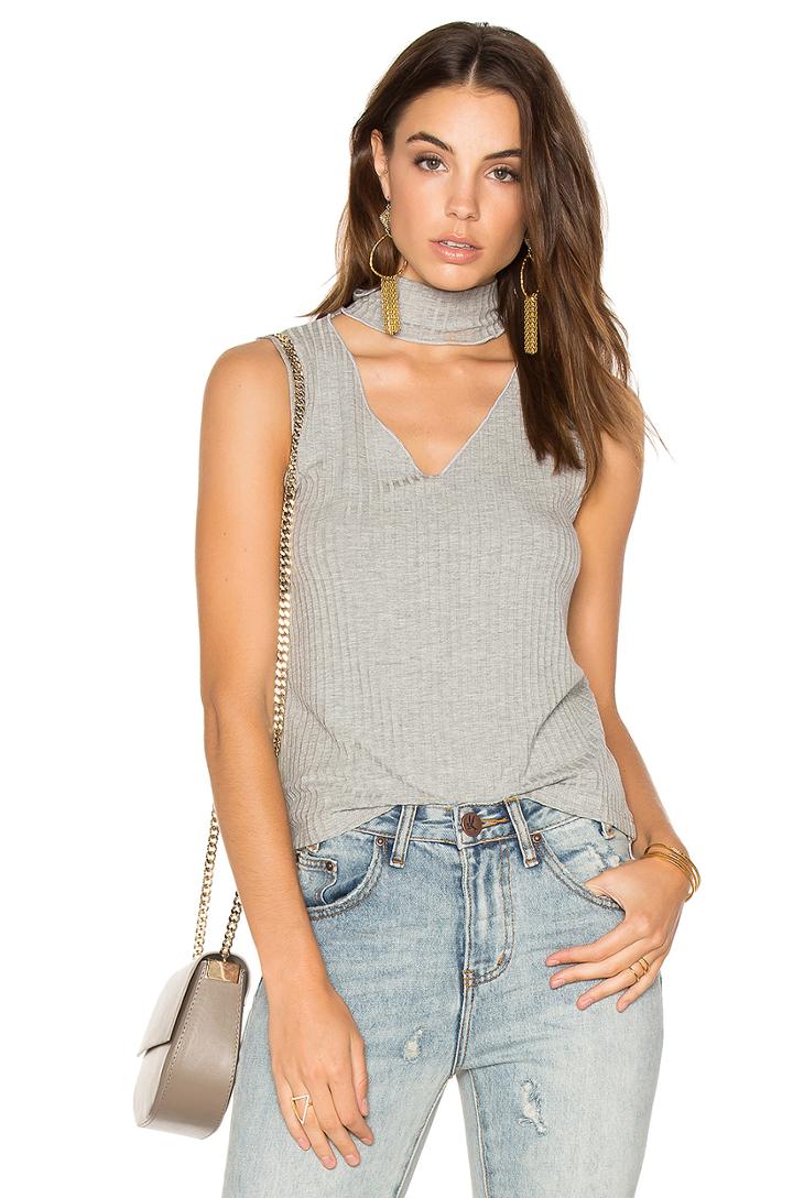 Sleeveless Detached Turtleneck