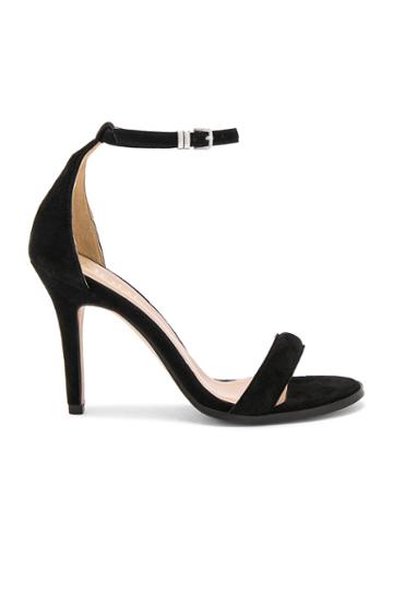 Daria Sandal
