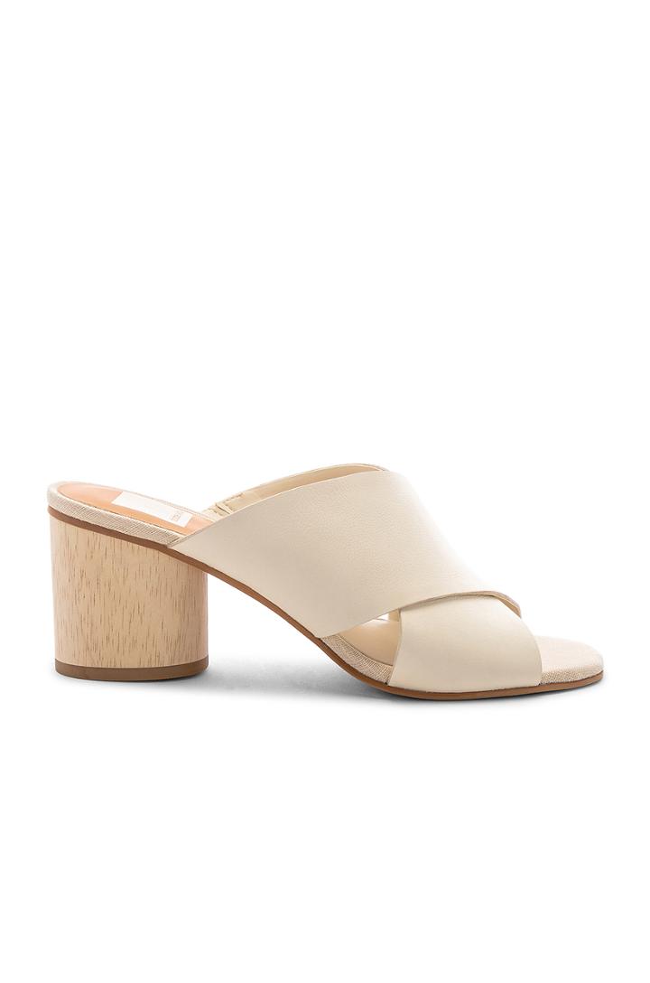 Atira Sandal