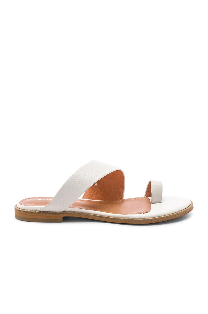 Thalissa Sandal