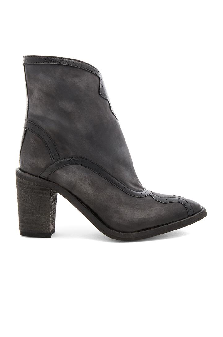 Winding Road Heel Boot