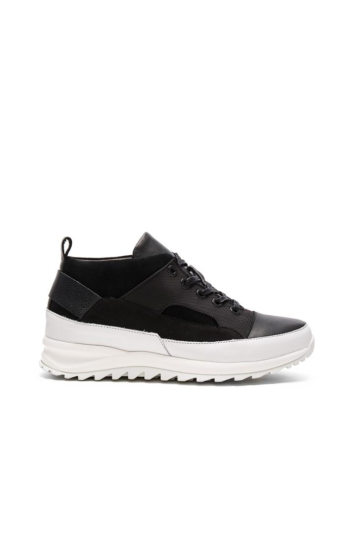 Hiker Sneaker Mid