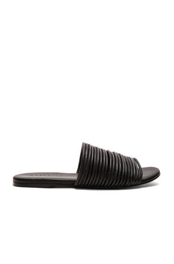 Nikki Sandal