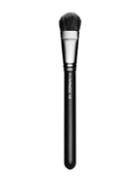 Mac 132 Duo Fibre Foundation Brush