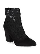 Nine West Pointed Lace Booties