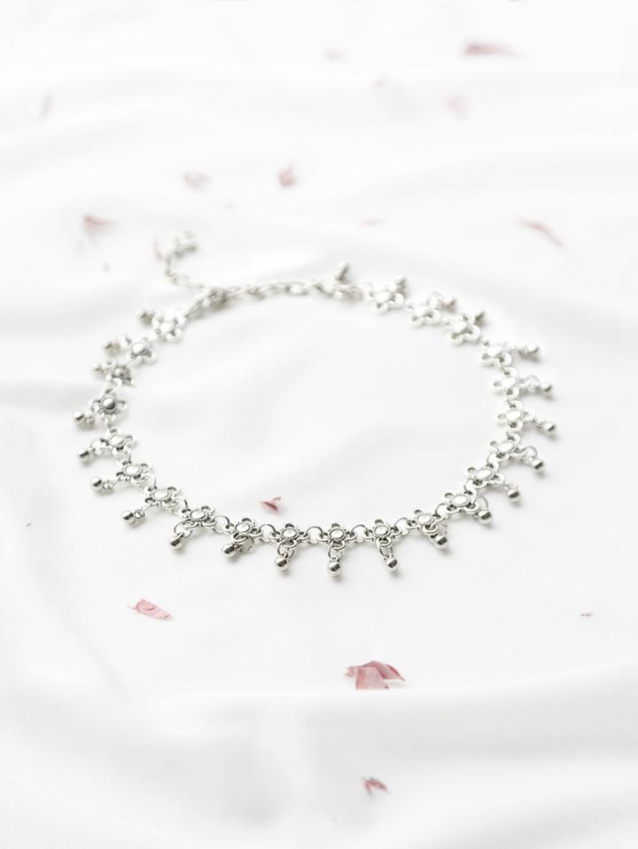 Shein Silver Plated Flower Choker Necklace
