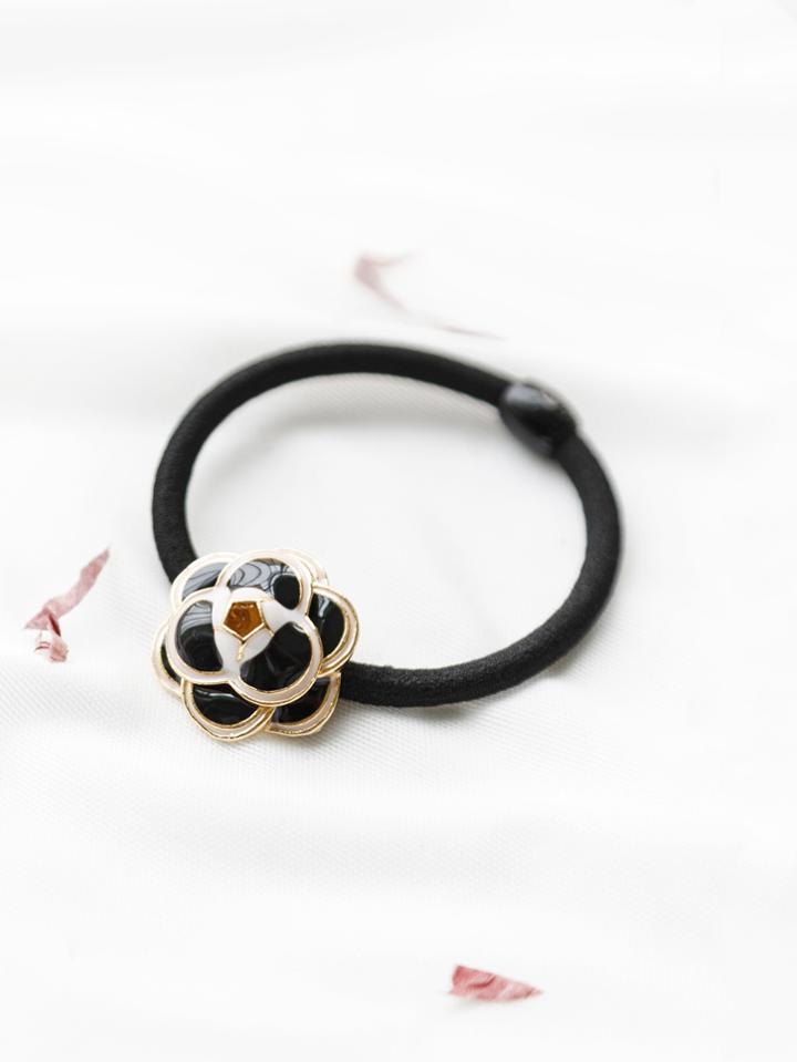 Shein Black Enamel Flower Hair Tie