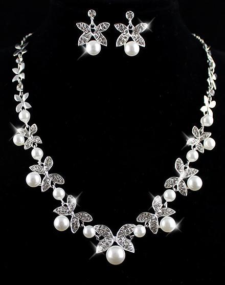 Shein Silver Pearls Leaves Necklace With Earrings