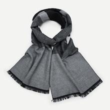 Shein Men Frayed Trim Color-block Scarf
