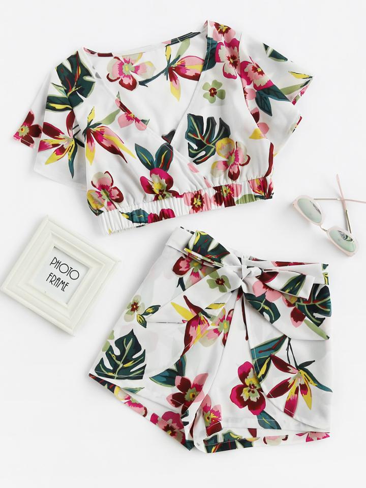 Shein Random Jungle Print Surplice Crop Top With Shorts