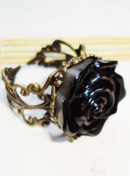 Shein Black Rose Retro Gold Ring