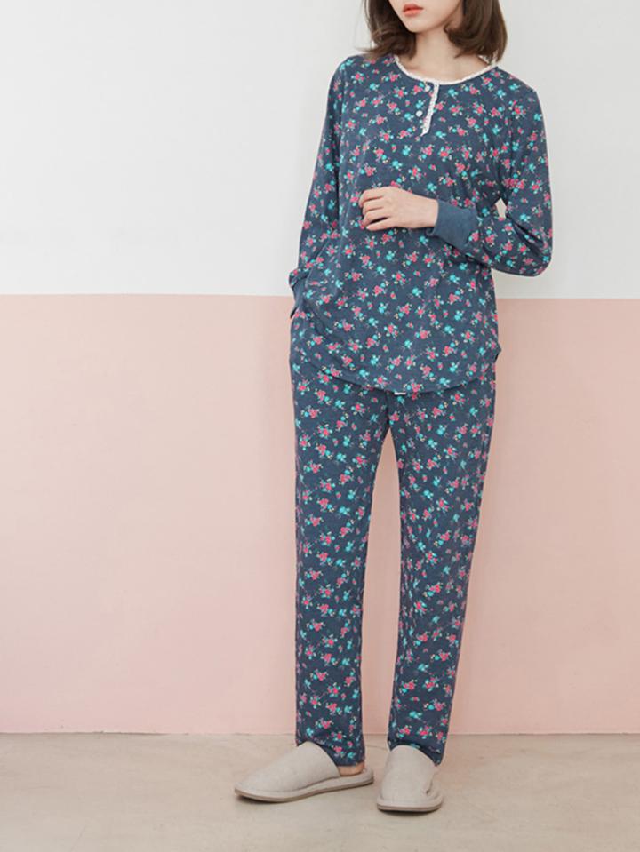 Shein Contrast Lace Calico Print Pullover & Pants Pj Set