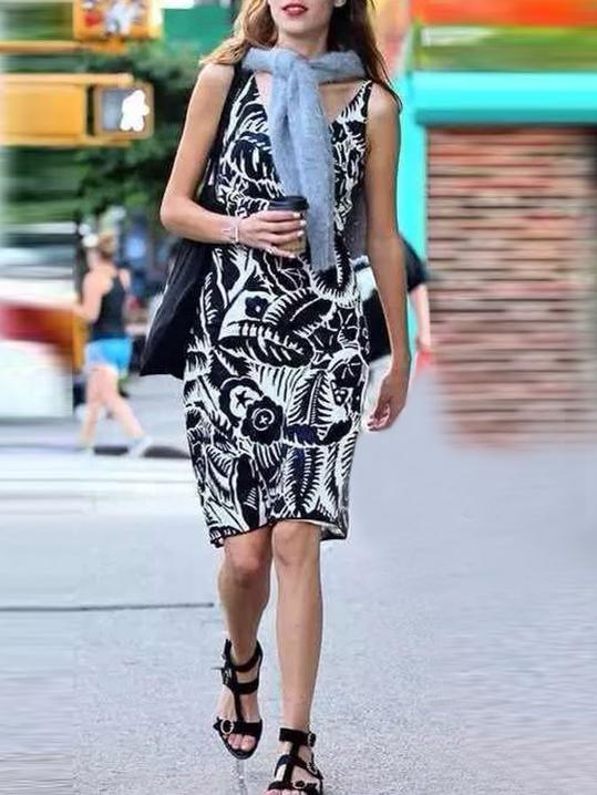 Shein Sleeveless V-neck Print Dress