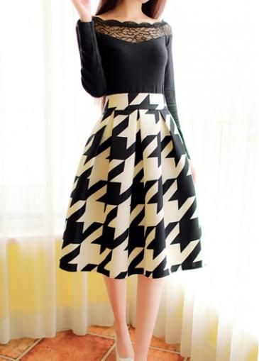 Rosewe Houndtooth Print High Waist Flare Skirt