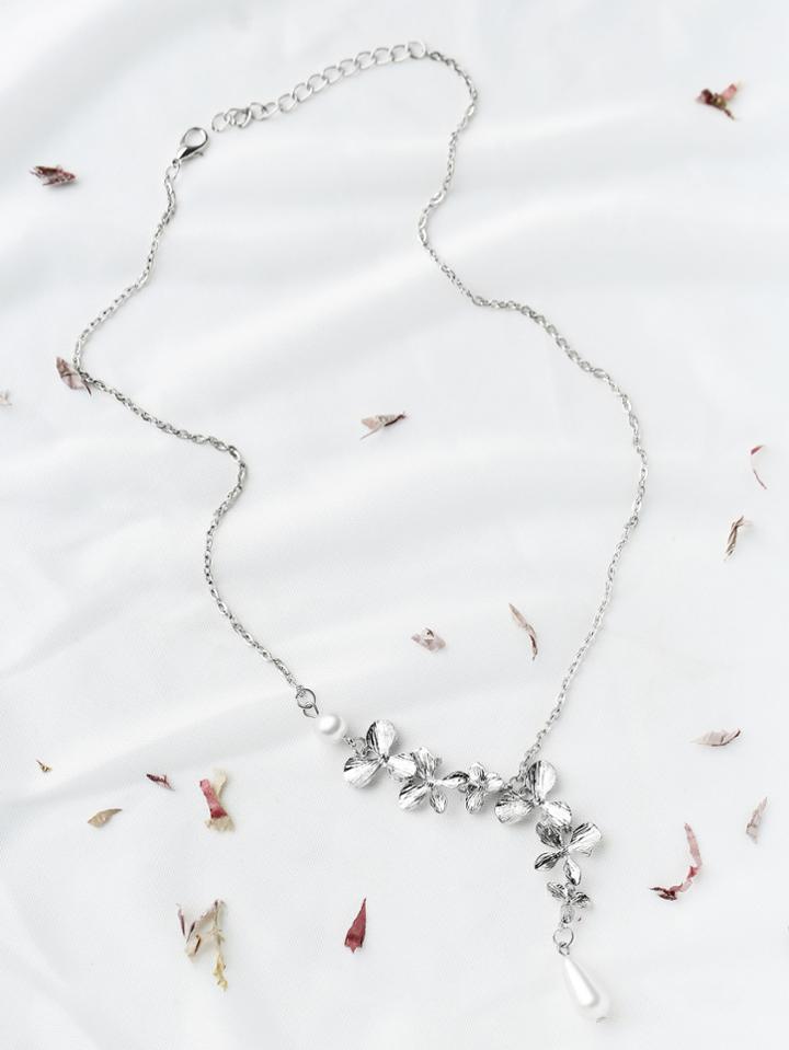 Shein Silver Pearl And Flower Pendant Necklace