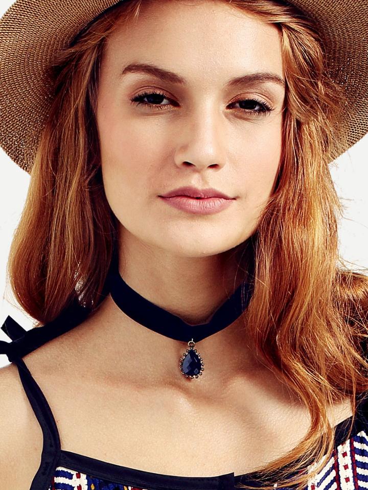 Shein Black Velvet Pendant Choker Necklace
