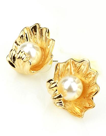 Shein Gold Mussel Pearl Stud Earrings