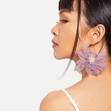Shein Flower Shaped Mesh Stud Earrings