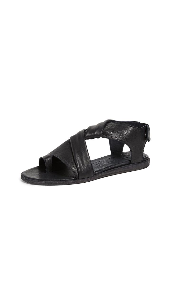 Ld Tuttle The Tumble Toe Ring Sandals