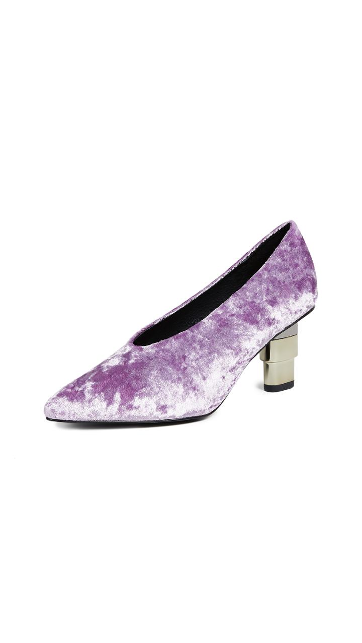 Jaggar V Cut Pumps