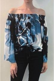  Rocky Off-the-shoulder Shirt