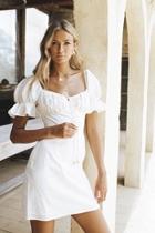  All-white Cheryl Resortwear-dress