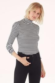  Stiped Turtleneck
