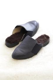  Zaan Fur Sandals
