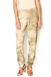  Essie Pant