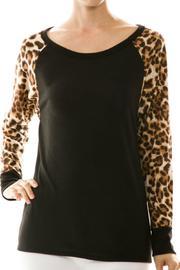  Leopard Sleeve Top