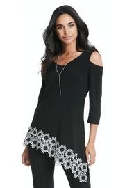  Caroline Floral-hemline Top