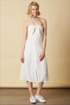 White Strapless Dress