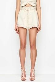  Creme Shorts