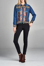  Floral Embroidered Denim-jacket