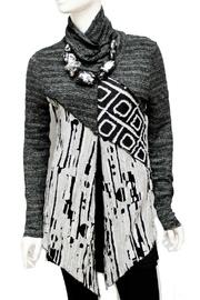  Black & White Top