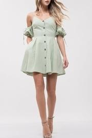  Cold-shoulder Button-up Dress
