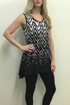  Black/white Top