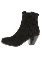  Louie Bootie