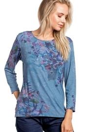  Abstract High-low Top