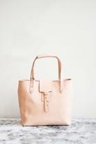  Tan Leather Tote-bag