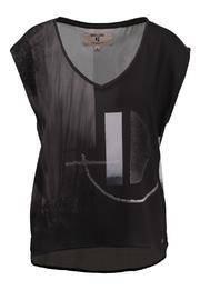  Geometric Tee