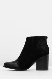  Leo Boot