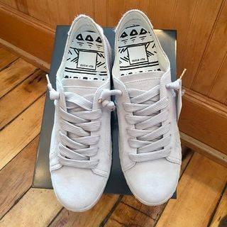  Chic White Sneaker