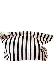  Rayas Stripe Clutch