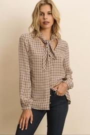  Geometric Tie-collared Blouse